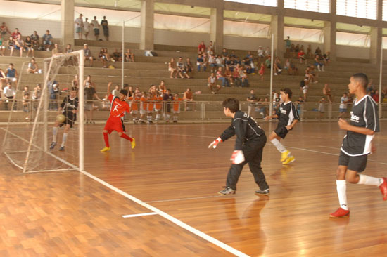 Colégio Jean Piaget ganha mais uma e vai direto para as quartas de final