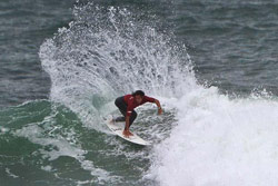 Super Surf em Maresias coroa Flavio Nakagima