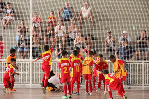 Equipe de futsal de Bragança Paulista estreia com vitória no