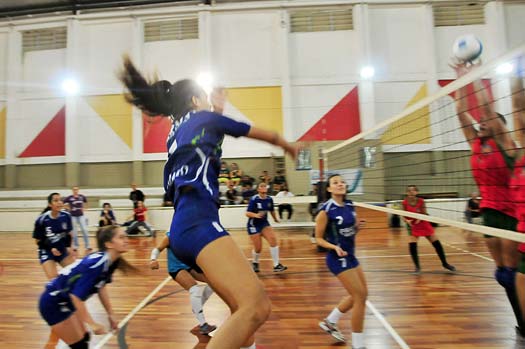 Vôlei Feminino de Bragança disputa Copa Vinhedo neste sábado