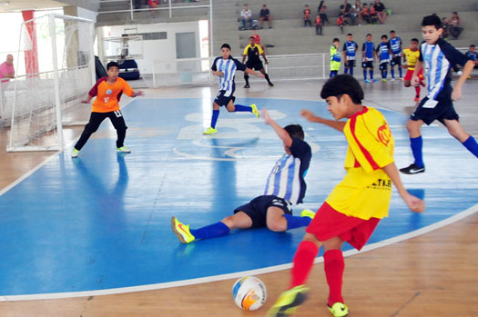 Equipe de Futsal Masculino de Bragança Paulista entra em quadra na