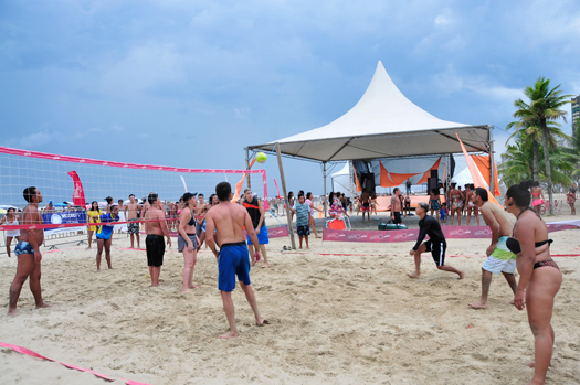 Arena de Esportes da Praia Central recebe redes de proteção