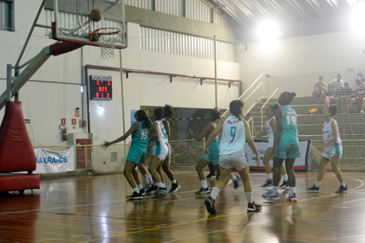 Basquete vence e avança para a próxima fase nos Jogos Regionais